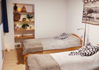 2. Schlafzimmer: : 2 Einzelbetten oder 1 Doppelbett möglich